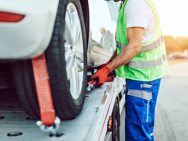 officina-per-recupero-auto-incidentate-con-carroattrezzi-arona